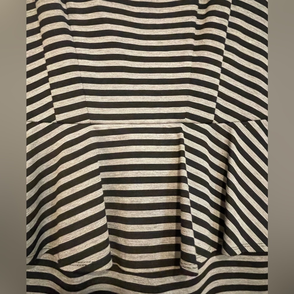 Ann Taylor size 8 striped dress with flounce at the waist.  Comfort & style! - Picture 2 of 5